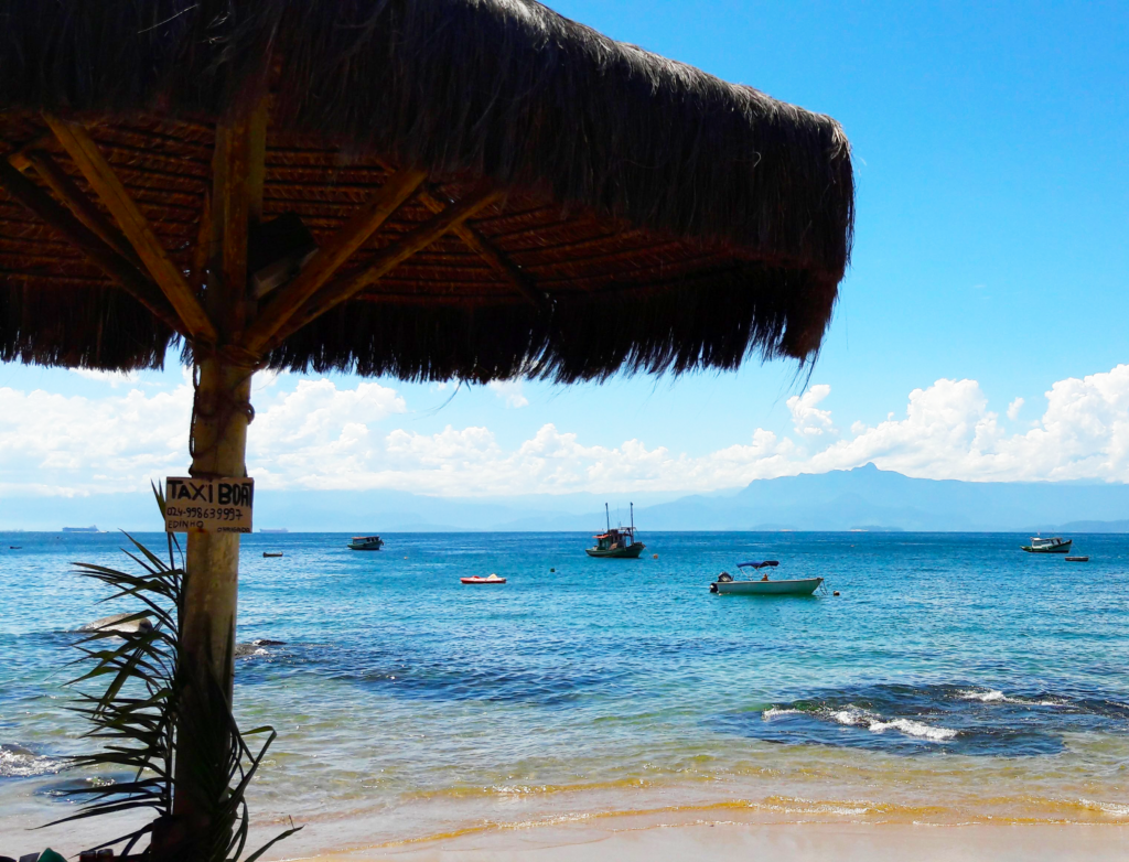 Praia Grande de Araçatiba Ilha Grande